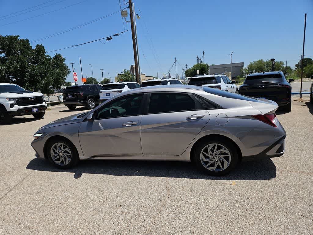 Used 2024 Hyundai Elantra SEL FWD image 5