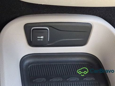 Used 2023 Chrysler Pacifica Touring-L FWD image 26