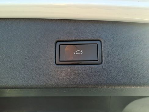 Used 2024 Volkswagen Tiguan SE R-Line image 30