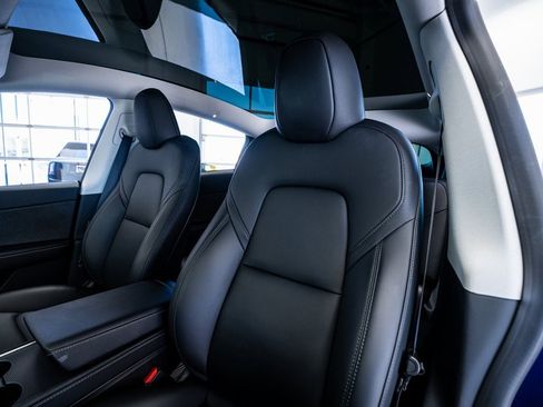 Used 2023 Tesla Model Y Long Range image 37