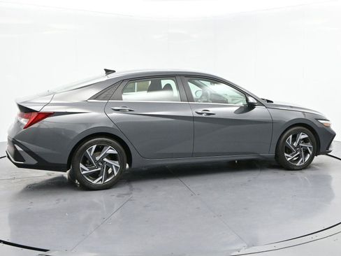 Used 2024 Hyundai Elantra SEL w/ Convenience Package FWD image 8