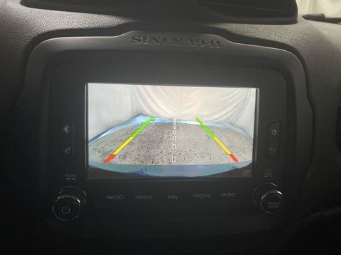 Used 2016 Jeep Renegade Latitude AWD/4WD image 17