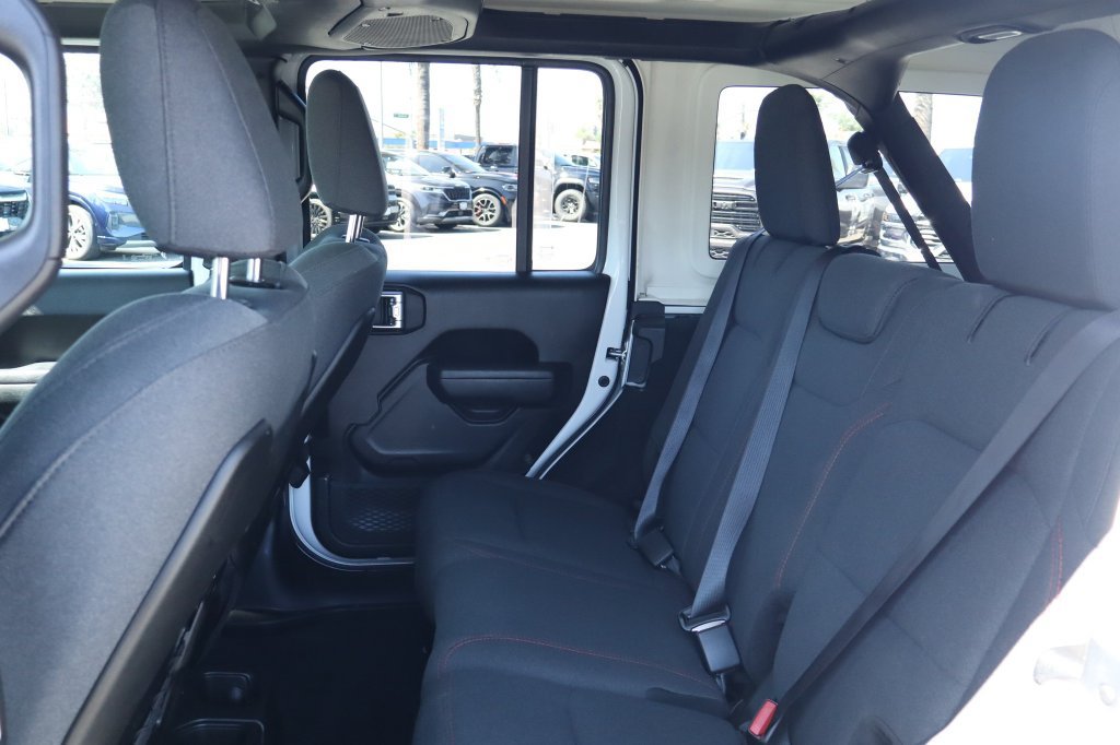 Certified 2025 Jeep Wrangler Unlimited Rubicon AWD/4WD image 32