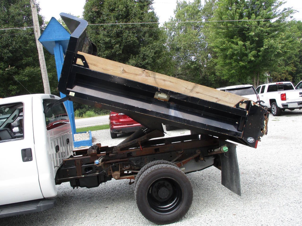 Used 2016 Ford F550 4x4 Regular Cab Super Duty w/ Power Equipment Group image 16