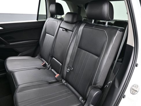 Used 2022 Volkswagen Tiguan SE image 35