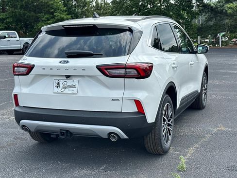 New 2025 Ford Escape SE w/ Class II Trailer Tow Package image 39