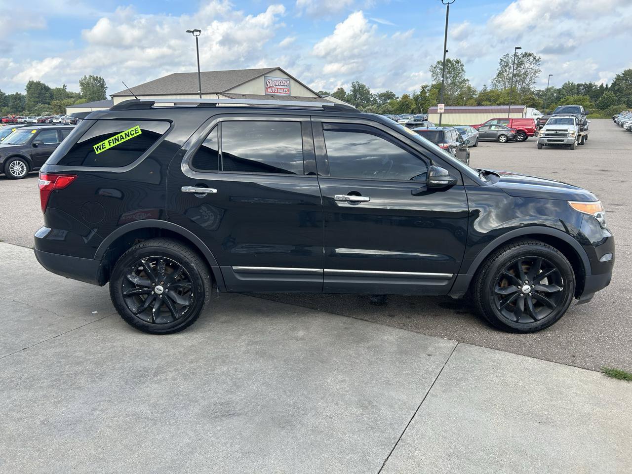 Used 2015 Ford Explorer XLT w/ Equipment Group 202A AWD/4WD image 4