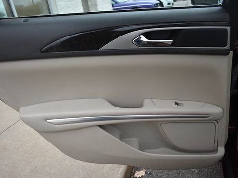 Used 2016 Lincoln MKZ Hybrid image 33