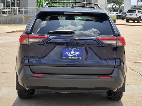 Used 2025 Toyota RAV4 XLE w/ Convenience Package FWD image 8