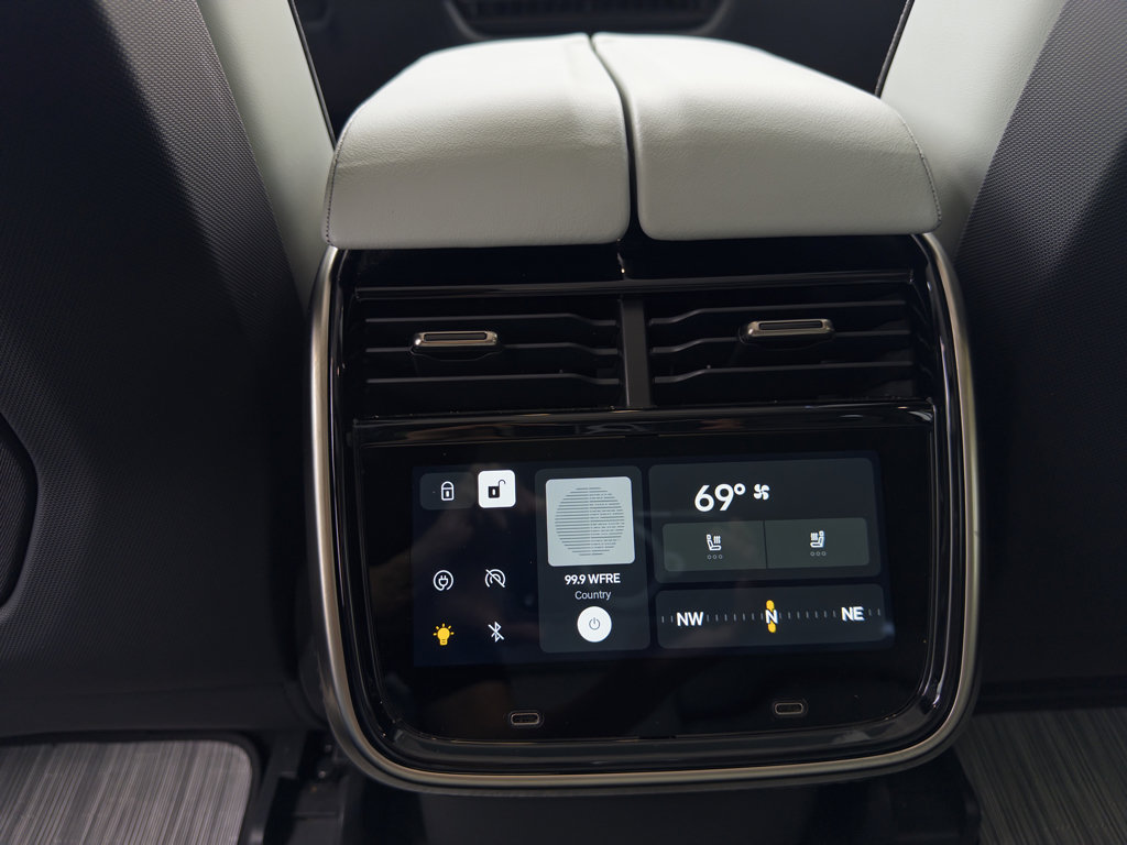 Used 2024 Rivian R1S Adventure Dual AWD/4WD image 22