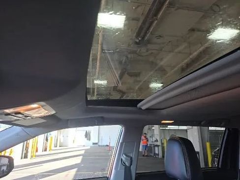 Used 2019 Toyota Highlander XLE AWD/4WD image 5