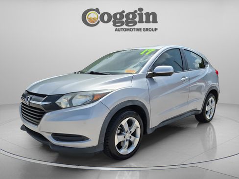 Used 2017 Honda HR-V LX image 2