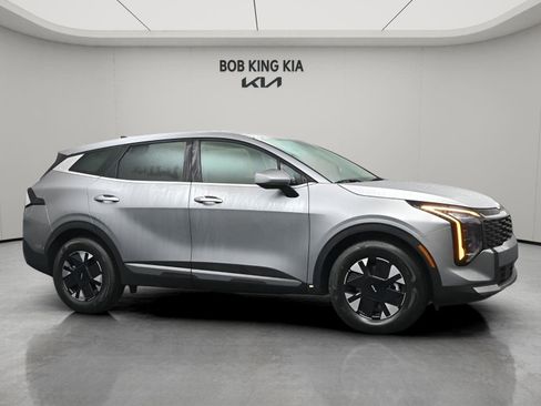 New 2026 Kia Sportage LX FWD image 2