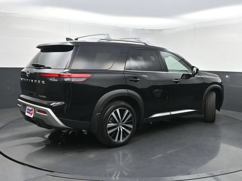 Used 2025 Nissan Pathfinder Platinum FWD image 27