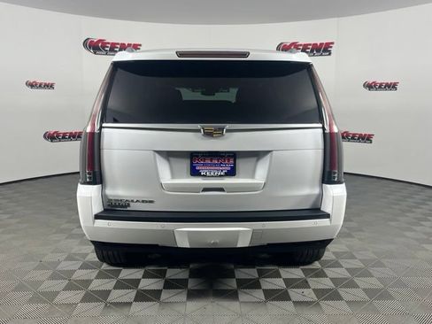 Used 2018 Cadillac Escalade Luxury AWD/4WD image 7