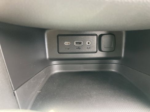Used 2024 Chevrolet Equinox LT FWD image 35