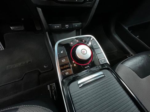 Used 2020 Kia Niro EX image 15