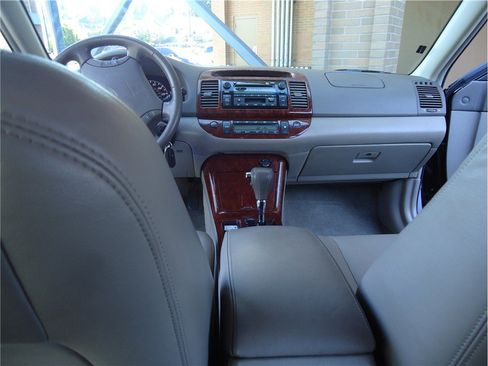 Used 2006 Toyota Camry XLE FWD image 19