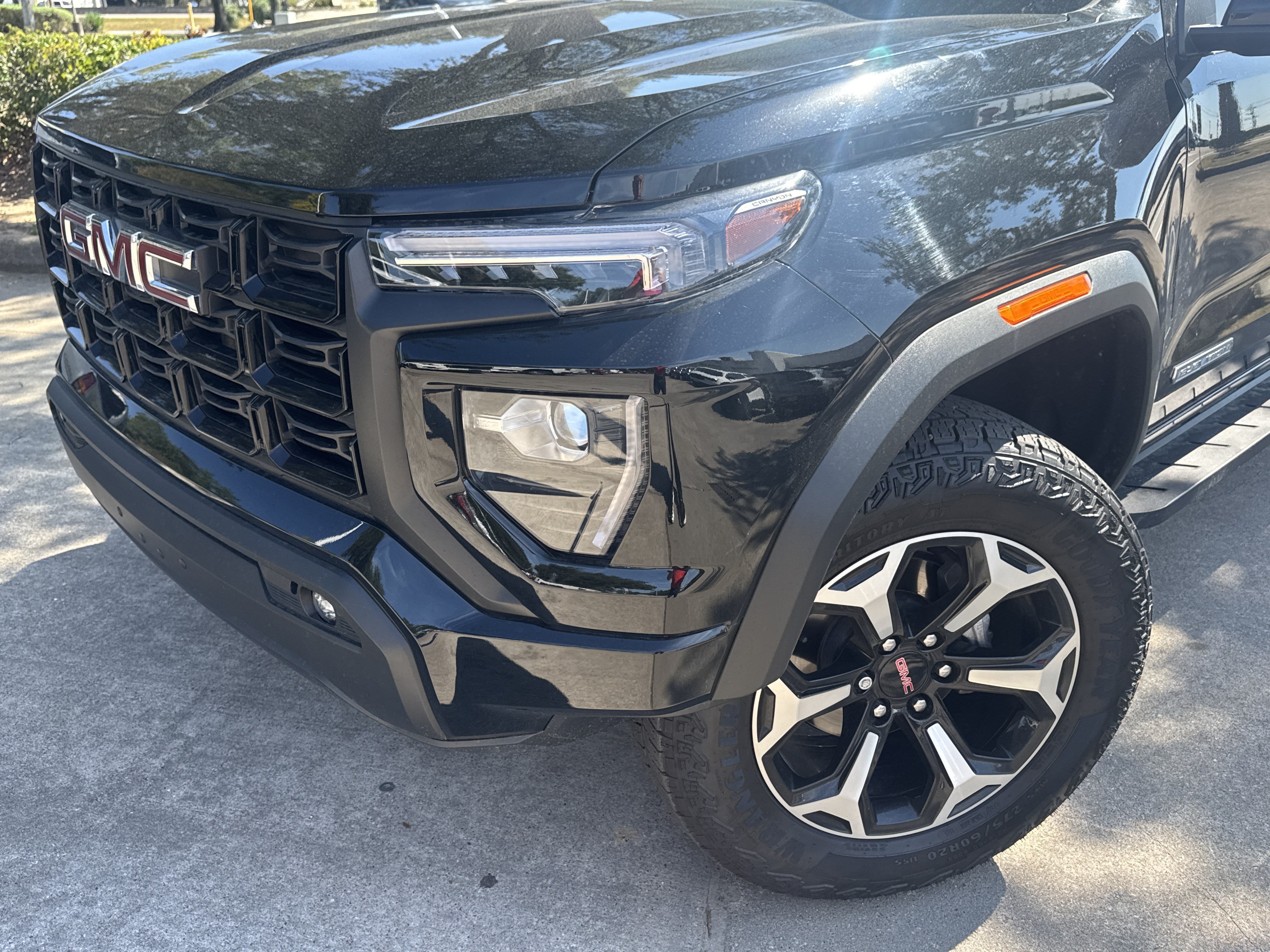 Used 2024 GMC Canyon Elevation w/ Elevation Premium Package RWD image 2