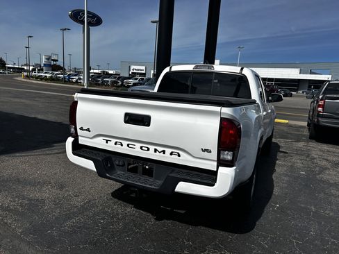 Certified 2022 Toyota Tacoma SR AWD/4WD image 5