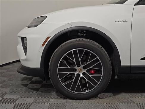 Certified 2025 Porsche Macan 4S Electric image 11