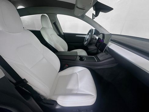 Used 2022 Tesla Model Y Long Range AWD/4WD image 32