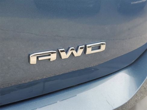 Used 2024 GMC Terrain SLE image 8