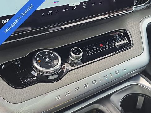 Certified 2025 Ford Expedition Platinum AWD/4WD image 28