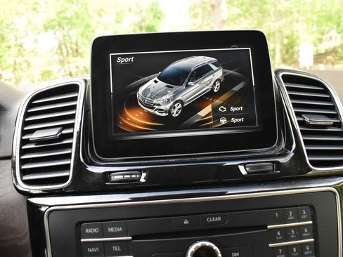 Used 2019 Mercedes-Benz GLE 400 4MATIC image 35