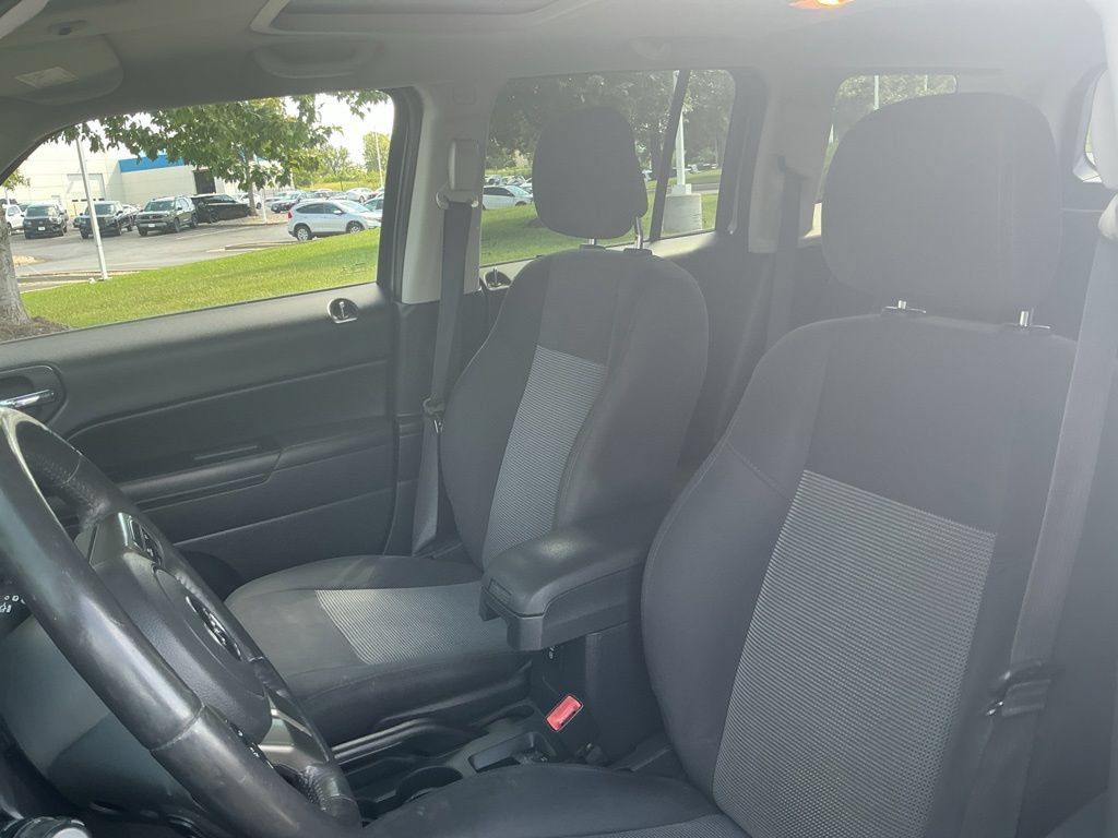 Used 2015 Jeep Patriot Latitude w/ Sun/Sound Group AWD/4WD image 14