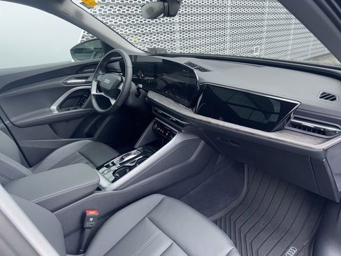 Certified 2025 Audi Q5 2.0T Premium Plus w/ Premium Plus image 9