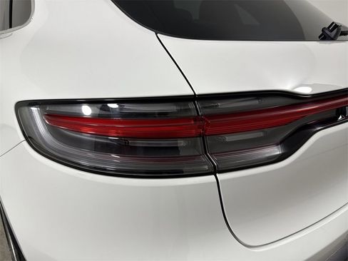 Certified 2023 Porsche Macan image 18