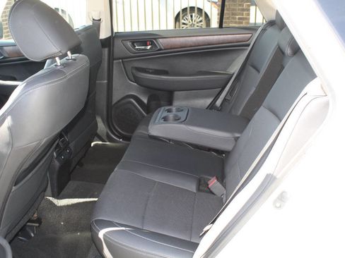 Used 2016 Subaru Outback 2.5i Limited AWD/4WD image 8