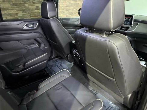 Used 2023 GMC Yukon SLT w/ SLT Luxury Package AWD/4WD image 4