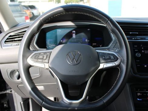 Used 2022 Volkswagen Tiguan SE FWD image 27