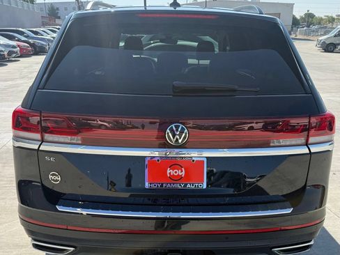 Used 2024 Volkswagen Atlas SE w/ Panoramic Sunroof Package FWD image 9