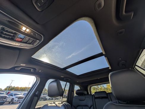 New 2025 Jeep Grand Cherokee Limited image 3