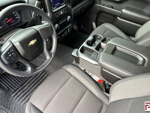 Used 2025 Chevrolet Silverado 1500 Custom image 10