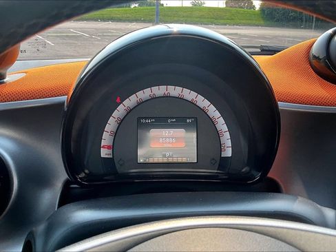 Used 2016 smart fortwo passion RWD image 18