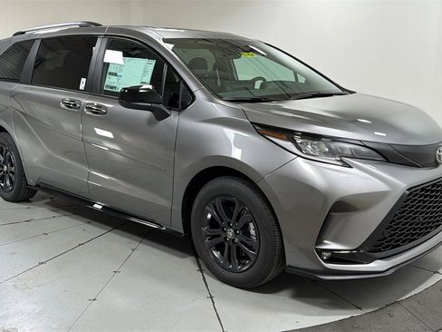 New 2026 Toyota Sienna XSE image 3