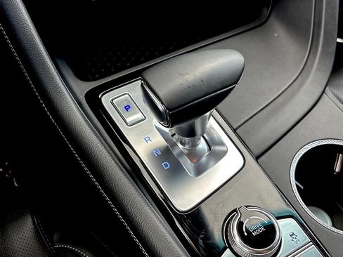 Used 2025 Genesis G70 2.5T image 18