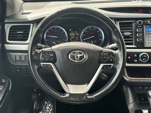Used 2018 Toyota Highlander XLE image 14