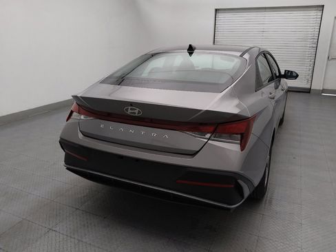 Used 2024 Hyundai Elantra SE FWD image 7