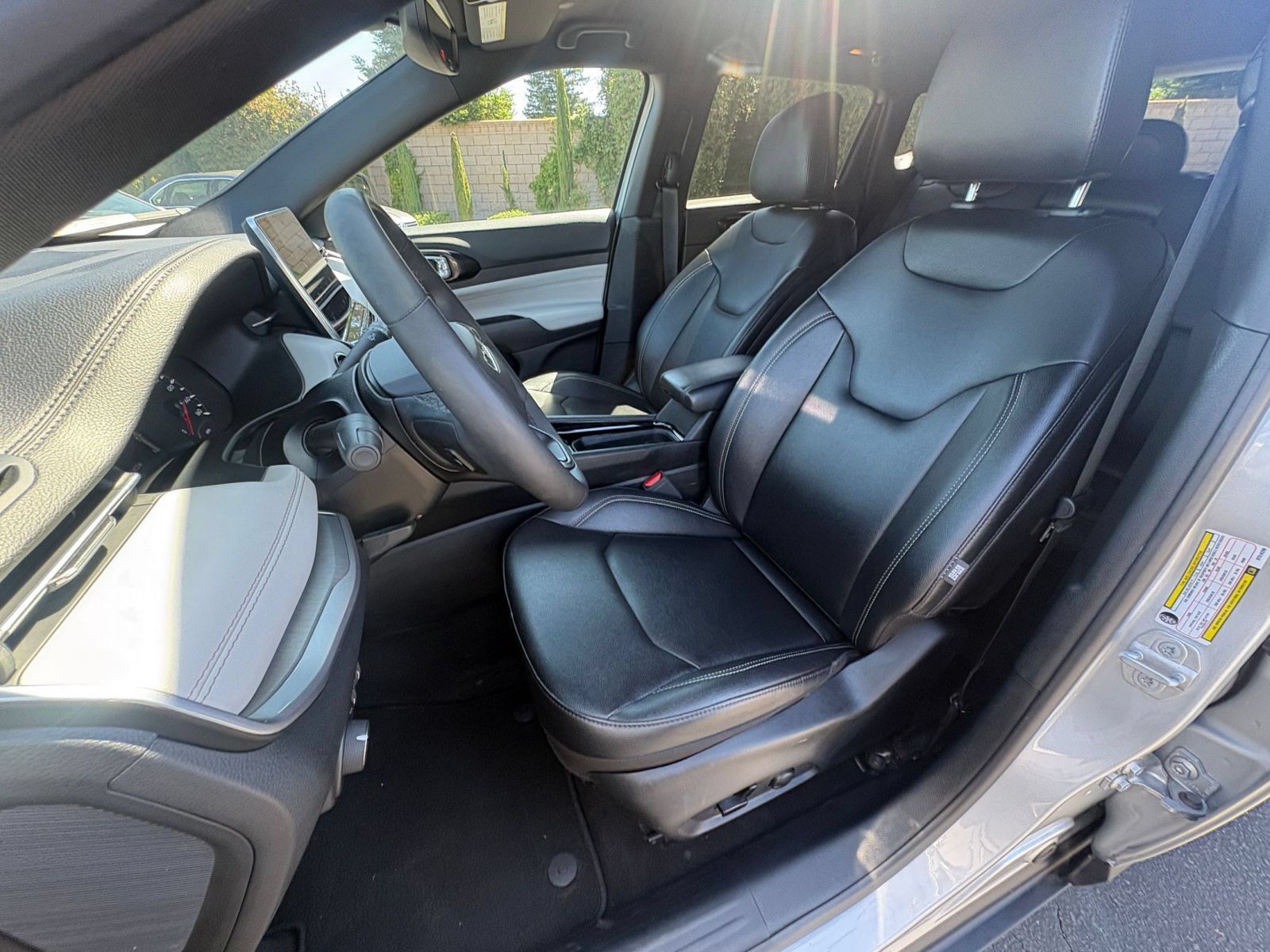 Used 2025 Jeep Compass Limited AWD/4WD image 36