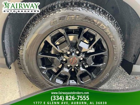 Used 2025 Nissan Armada PRO-4X w/ Pro-4X Premium Package AWD/4WD image 37