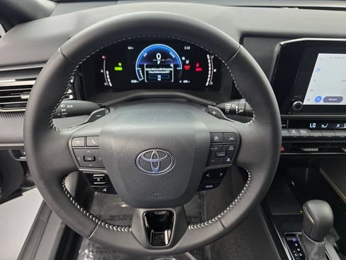 Used 2025 Toyota Camry SE FWD image 17