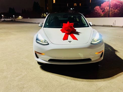 Used 2021 Tesla Model 3 Standard Range Plus image 16