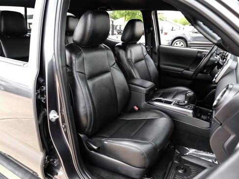 Used 2021 Toyota Tacoma TRD Off-Road AWD/4WD image 33