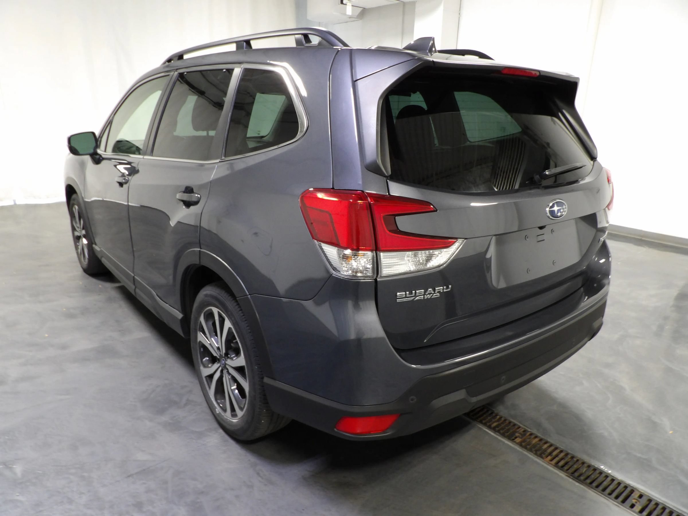 Used 2023 Subaru Forester Limited AWD/4WD image 7