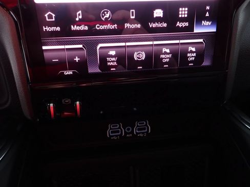 New 2026 RAM 2500 Laramie AWD/4WD image 32